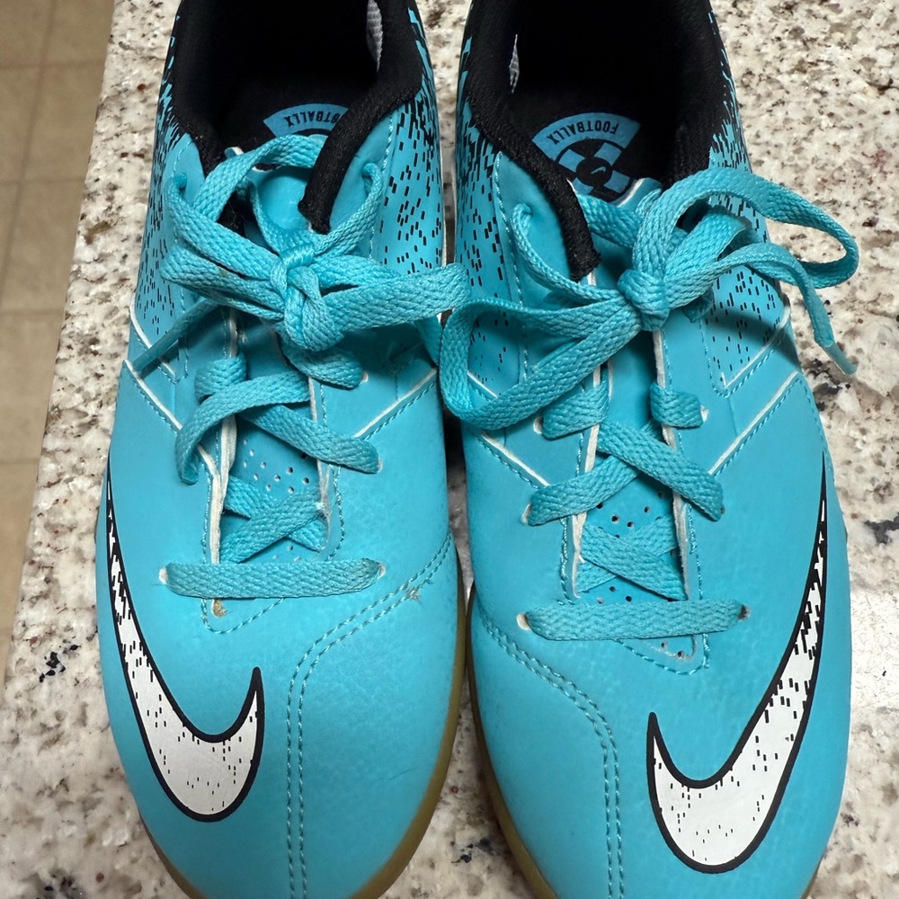 Nike Blue Indoor Soccer/futsal shoes with Synthetic Upper and Sleek Design